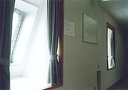 展望窓、ラウンジなどくつろぎのスペースはないもののブリッジと同じ景観を見ることが出来る。
